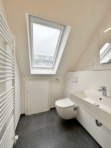 renoviert, modernisiert & bezugsfrei: Helle + gut geschnittene 2-Zi.-Wohnung in zentraler Lage - Photo 5