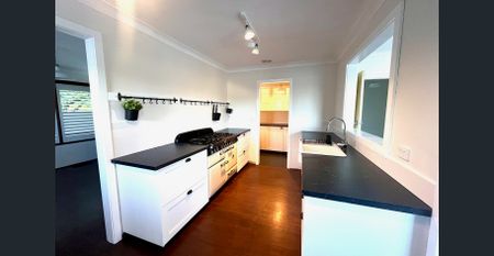 Nestled in the heart of Moss Vale - Photo 4