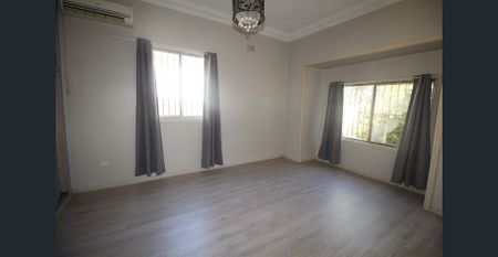THREE BEDROOM FAMILY HOME - Photo 2