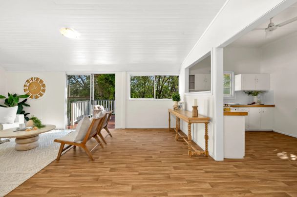 Charming Queenslander on a spacious 1012m² block - Photo 1