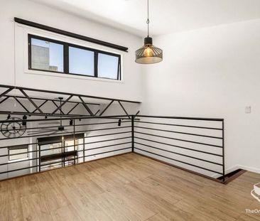 Central and spacious 2 bedroom loft apartment in Fortitude Valley - Photo 3