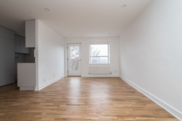 39 Riverwood Parkway - Photo 1