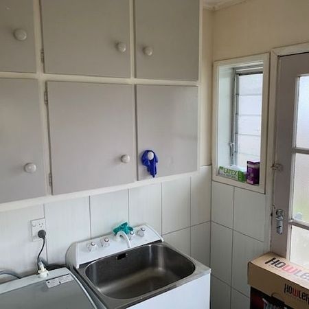 Modern & Convenient Living in a Quiet Cul-de-Sac Ã¢€“ 2 Bedroom Front Unit in Glenfield - Photo 3