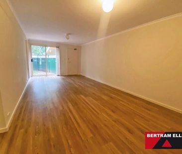 Ground Floor Two Bedroom Ensuite Apartment - Ideal Location - Photo 5