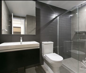 New carpet!!Good Size of 2 bed 2 bath + 1 car space, unit at Edge Apt - Photo 6