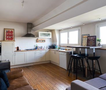 Appartement te huur in Ukkel voor € 950 met 1 slaapkamer - Foto 2