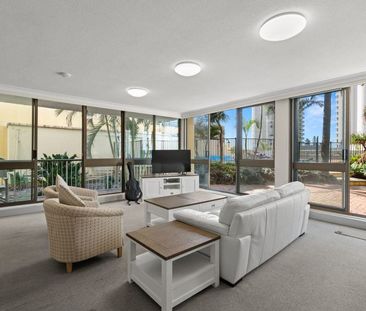 Spacious 3 Bedroom Apartment in the Heart of Surfers Paradise - Photo 1