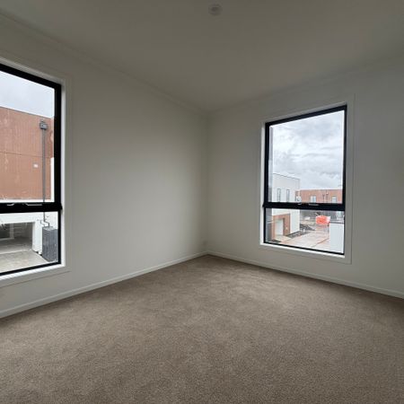 Perfect Townhouse To Call Home **APPLY FOR THIS PROPERTY NOW** - Photo 4