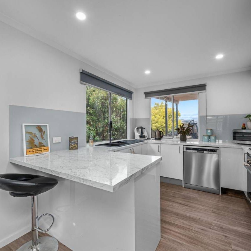 Contemporary Family Home in Central Brighton - Photo 1