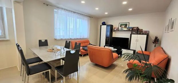 NABÍDKA PRONÁJMU LUXUSNÍHO, PROSTORNÉHO BYTU 2+KK V RAJHRADĚ U BRNA - Photo 1