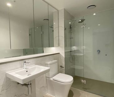 Spacious Near New Apartment - Photo 1