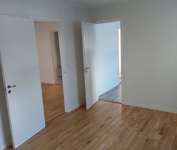 Välplanerad och totalrenoverad 2:a med ljusa ytor och stilrena mate... - Photo 3