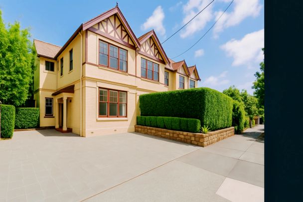 INSULR, Sydney - Photo 1