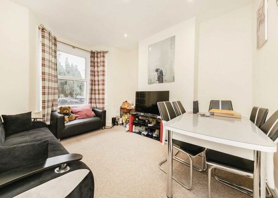 Ravenswood Road, SW12 9PJ, London - Photo 1