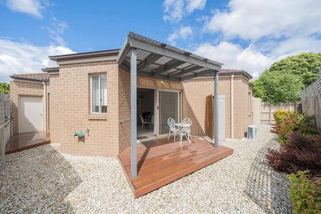 Charming home in Central Berwick - Photo 5