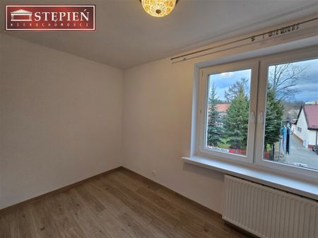 DOSKONALE ZLOKALIZOWANE MIESZKANIE NA PIERWSZYM PIĘTRZE W ZIELONYM CENTRUM JELENIEJ GÓRY. - Zdjęcie 4