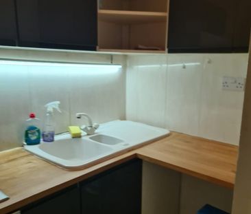 2 Bed Flat, Lillie Road, SW6 - Photo 6