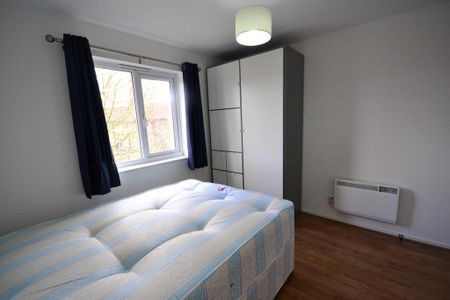 3 bedroom flat to rent - Photo 2