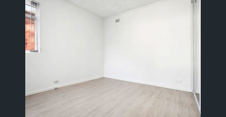 Tastefully updated one-bedroom apartment - Photo 2