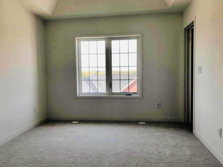 For Lease - 7 Heswall Lane, Newmarket, Ontario - Photo 4