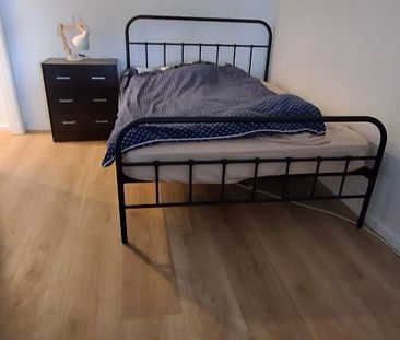 2-bedroom shared house, Ian Bruce Cres - Photo 4