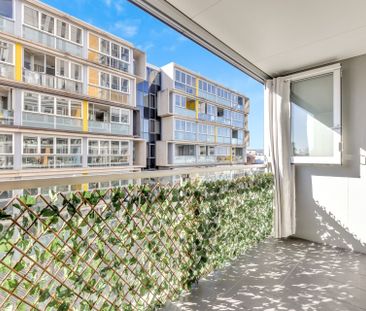 LOCATION! LOCATION! - Photo 6