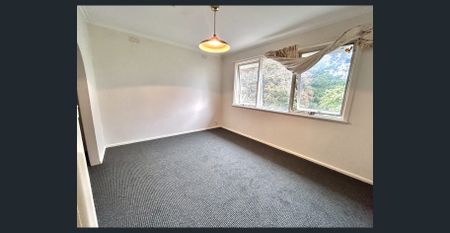 Room to Grow ~ Large and Spacious 3 Bed ~ 2 Bath ~ 2 Living Home with Gardens and Single Garage - Photo 4