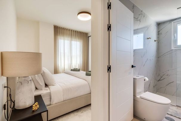 2 bedroom luxury Flat for rent in Estepona, Andalusia - Photo 1