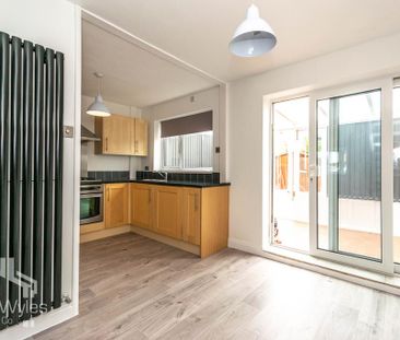 3 bedroom semi-detached house to rent - Photo 4