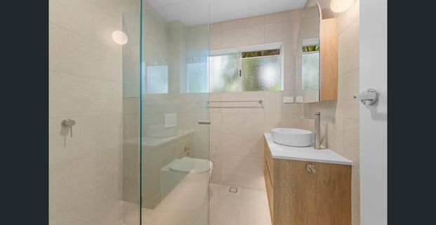 Bright, Stylish & Convenient Living in Leafy Clayfield - Photo 1