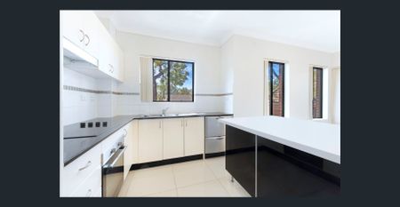 CONTEMPORARY LIVING IN AN IDEAL LOCATION! - Photo 3