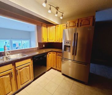 Newly renovated 6 bedroom near U of C and SAIT | 2435 26th Ave NW, ... - Photo 1