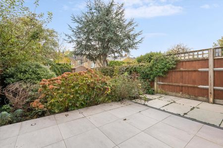 4 bedroom terraced house to rent - Photo 2