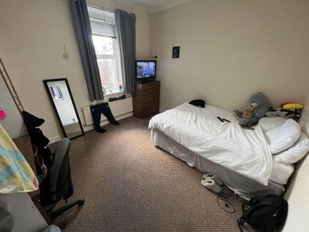 4 bedroom terraced house to rent - Photo 4
