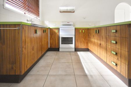 Charming 3 Bedroom unit located in Caboolture! - Photo 3