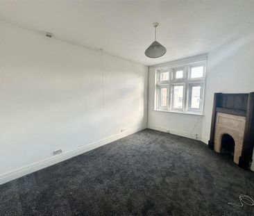 3 bedroom flat to rent - Photo 5