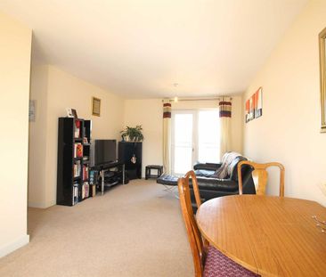 Hollington House, Redditch - Photo 1