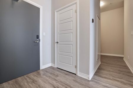 For Lease - 3265 Carding Mill Trail Unit# 101, Oakville, Ontario - Photo 2