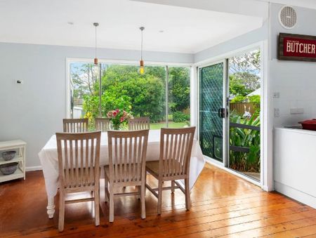 Chic Beach Cottage with character and charm - Photo 3