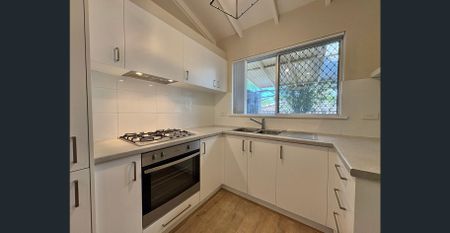 Renovated 2-Bedroom Villa with Garden in Sought-After Palmyra - Photo 5