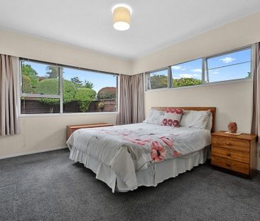 Fully fenced 2brm unit close to great schools - Photo 5