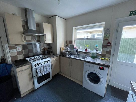 1 bedroom in a house share to rent - Photo 1