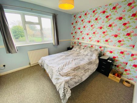 19, Tamar Way, Tangmere - Photo 2