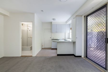 102/4-14 Roslyn Gardens,, Elizabeth Bay NSW 2011 - Studio For Rent | Domain - Photo 2