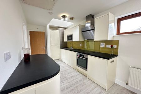 Great Mead, CHIPPENHAM - Photo 2