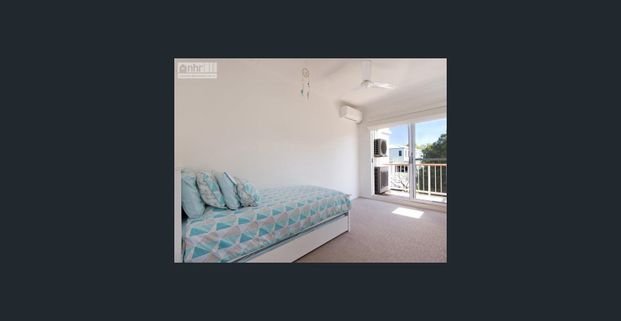 Top Floor Apartment with Amazing River Views. - Photo 1