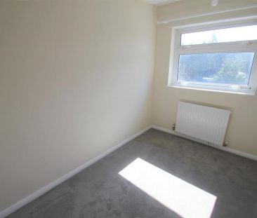 3 bedroom end of terrace house to rent - Photo 3