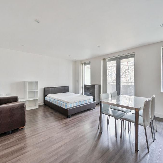 Studio to rent - Photo 1