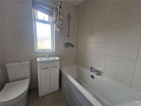 3 bedroom semi-detached house to rent - Photo 5