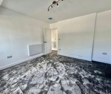 2 bedroom semi-detached bungalow to rent - Photo 4